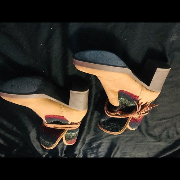 Women’s size 7.5 boot with heel. - Picture 5 of 5